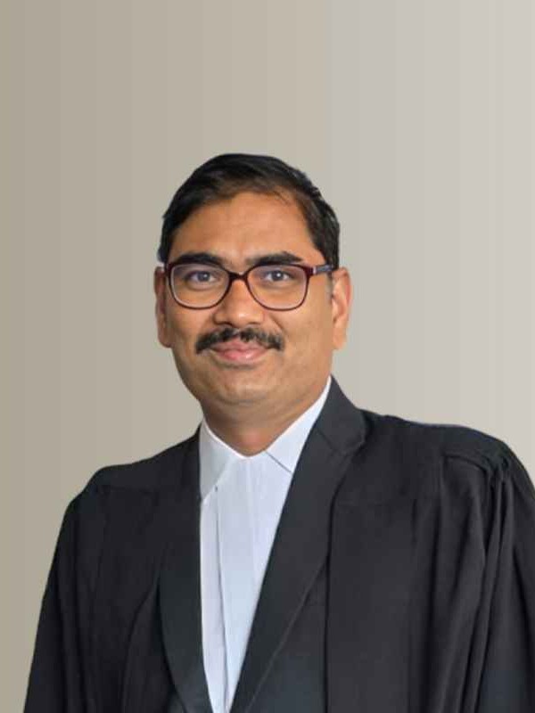 Advocate Ravi Sankara Reddy Ponugoti, Top Executive and Principal Mentor, SN Law Chambers